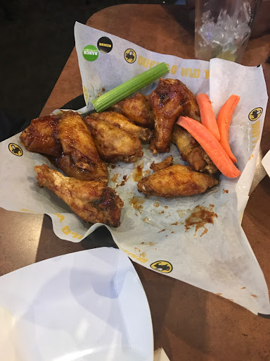 Chicken Wings Restaurant «Buffalo Wild Wings», reviews and photos, 632 Gateway Dr, Brooklyn, NY 11239, USA