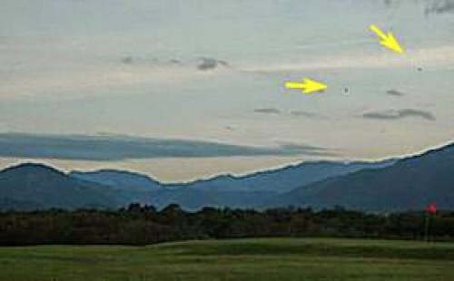 Mass Ufo Sightings Mystery Ufo Cluster Snapped Over Cairns Australia March 2013