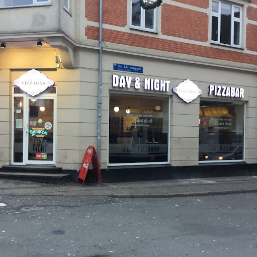 Day & Night Pizzabar logo