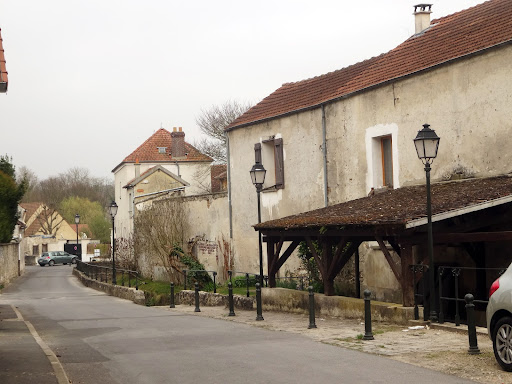 Carrefour Drive