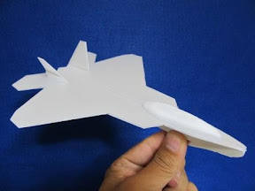 スチレンペーパー ｆ２２ 神戸の空に紙飛行機を飛ばそう