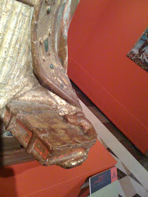 Parece mentira que sea una escultura y no un libro real. Parece mentira que sea una escultura y no un libro real.
