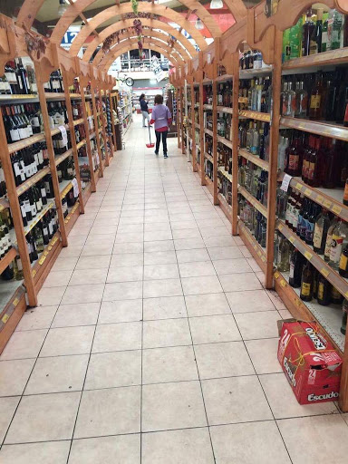 Supermercado Isla Grande, Av. la Paz 451, Quellón, X Región, Chile, Tienda de alimentos | Los Lagos