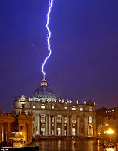 A Sign From Above Lightning Strikes Vatican Hours After Pope Shock Resignation