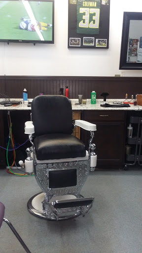 Barber Shop «Lake Grove Barber Shop», reviews and photos, 16045 Boones Ferry Rd # A, Lake Oswego, OR 97035, USA