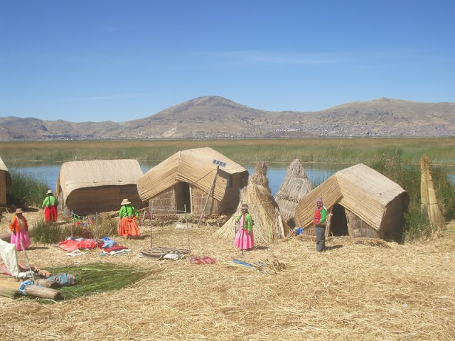 Martes, 23 de octubre de 2012. Lago Titicaca - Luna de Miel en Perú (1)