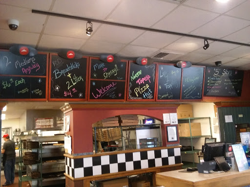 Pizza Restaurant «Pizza Hut», reviews and photos, 2310 NW Topeka Blvd, Topeka, KS 66608, USA