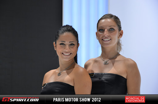 paris-motor-2012-girls-part-2-013