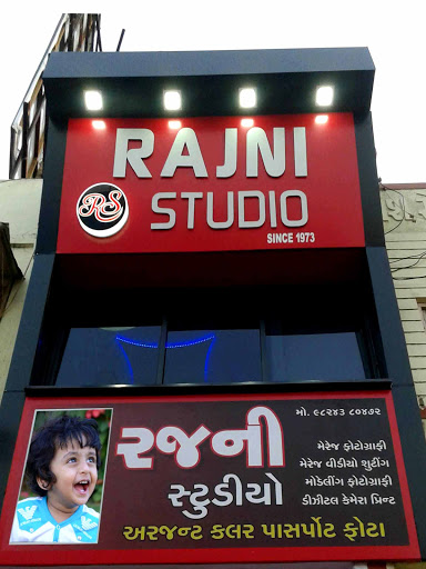 Rajni Studio, Santram Mandir Road, Opp Globe Cinema, Nadiad, Gujarat 387001, India, Photographer, state GJ