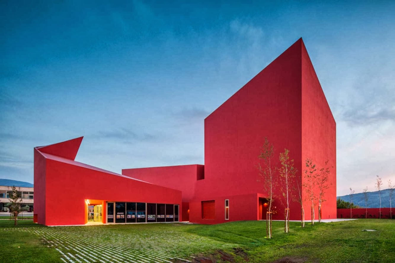 3220 Miranda do Corvo, Portogallo: Casa Das Artes by Future Architecture Thinking