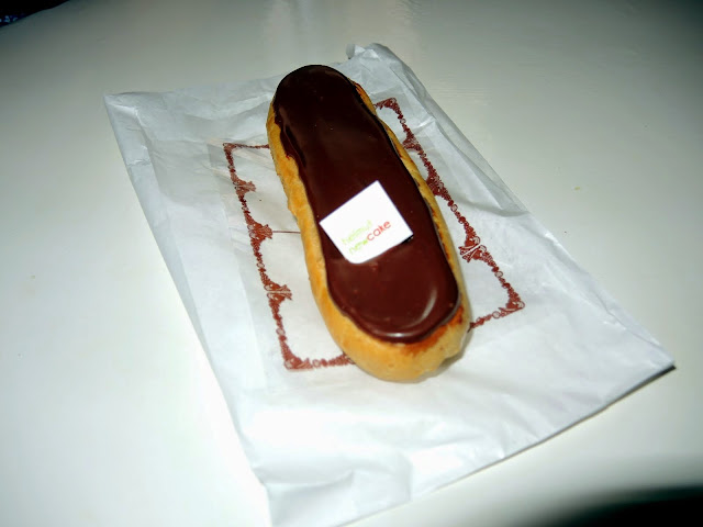 A gluten-free eclair in Paris! From The Gluten-free Guide to Travel