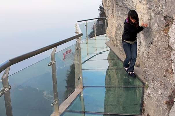 Walk of Faith: Glass Pavement for Tourists Built on 4,690ft Mountain in China