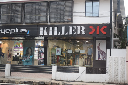 Lee, No. 128, Maniram Dewan Rd, Chandmari Colony, No: 128, Near Assam Tribune, Nizarpar, Krishna Nagar, Chandmari, Guwahati, Assam 781003, India, Clothing_Shop, state AS