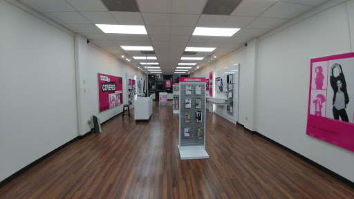 Cell Phone Store «T-Mobile Frederick», reviews and photos, 5 Willowdale Dr B-12, Frederick, MD 21702, USA