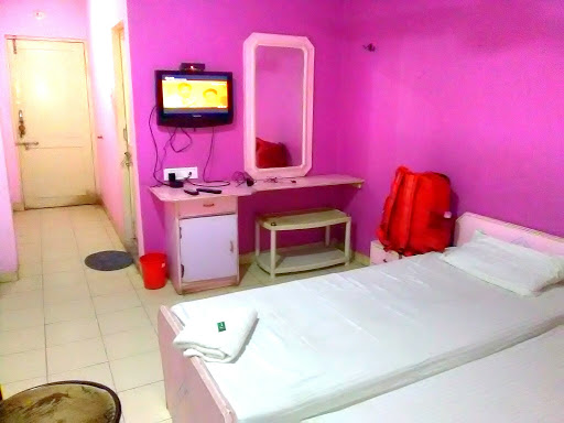 Hotel Giriraj, MG Rd, New Radhakisan Plots, Nimwadi, Akola, Maharashtra 444002, India, Hotel, state MH