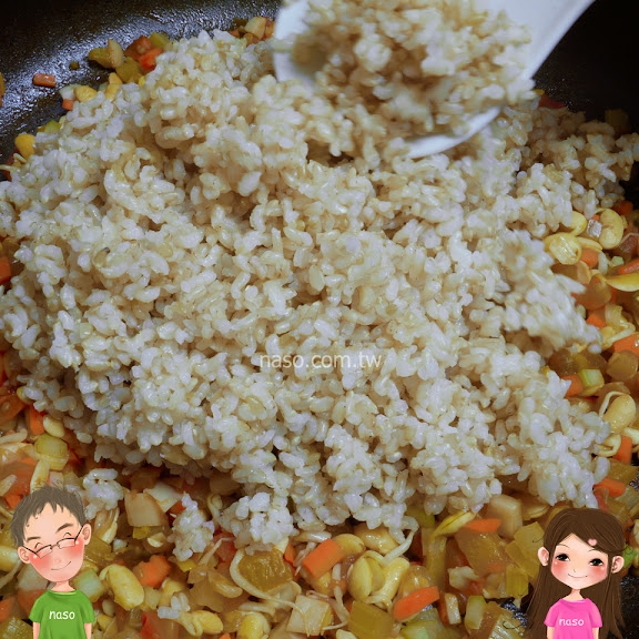 naso食譜-全家最愛吃的「簡易蕃茄糙米燉飯」
