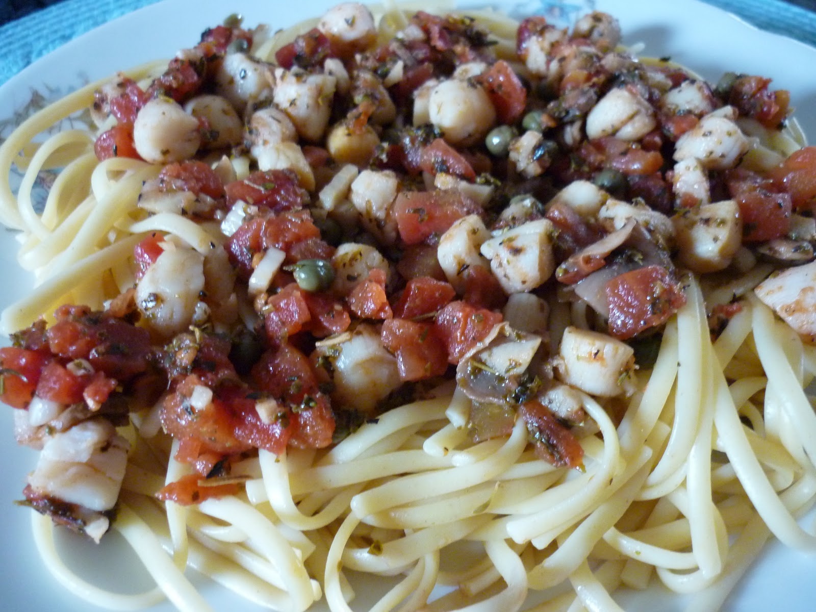 APPLEJACK LANE Bay Scallops In Aglio Sauce Over Pasta