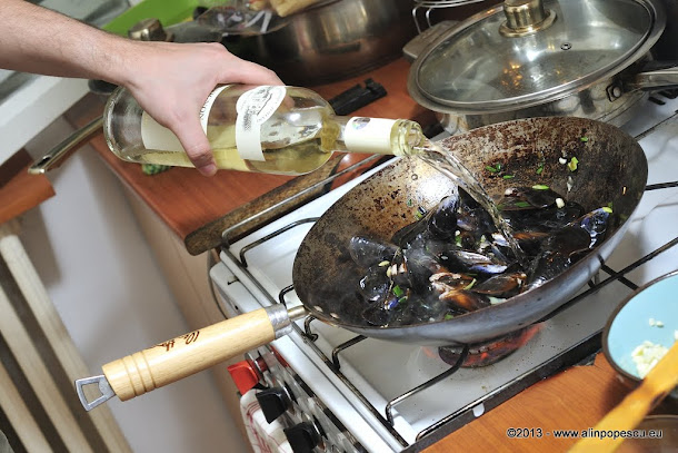 Scoici stinse cu vin