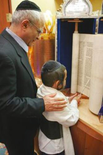 Torah Prodigy Sings Torah Brings Inspiration