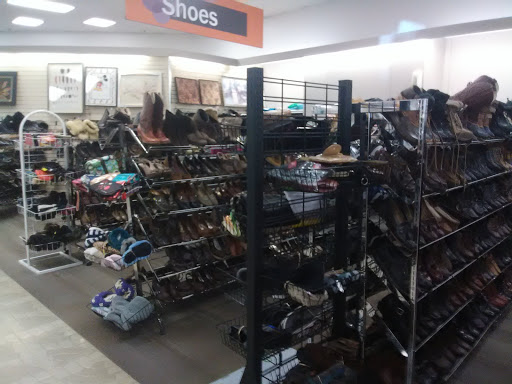 Thrift Store «Discover Goodwill North Retail Store», reviews and photos