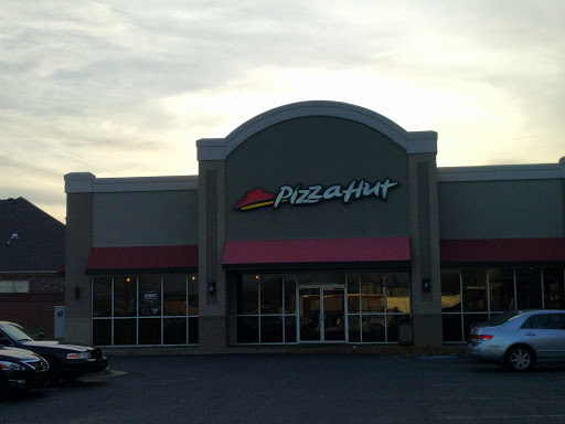 Pizza Restaurant «Pizza Hut», reviews and photos, 705 Club Ln, Conway, AR 72034, USA