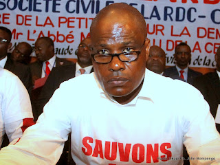 Martin Fayulu le 31/03/2014 dans la salle Fatima à Kinshasa, lors d’une rencontre des opposants et des membres de la société civile congolaise. Radio Okapi/Ph. John Bompengo