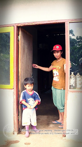 Ibu yang baik & anaknya yang polos.