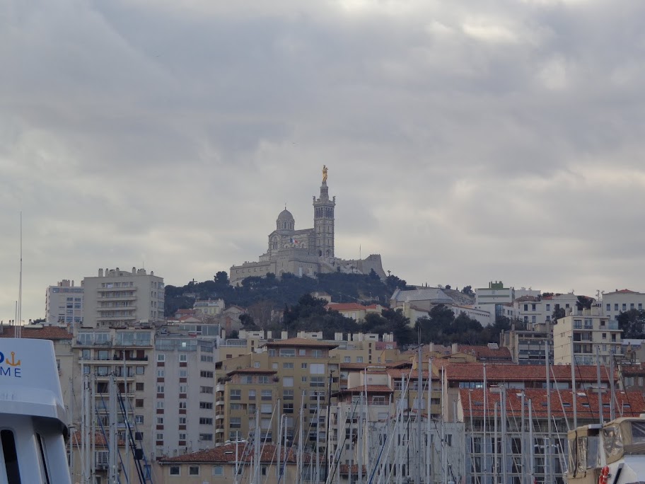 А включите-ка мне усилители качки! А подайте-ка белых пиджаков. Costa Paсifica февраль 13г