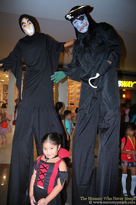 Mall TRICK or TREAT-ing