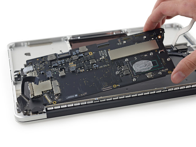 新型MacBook Pro 13インチ(Early 2015)の分解～新13型MacBook Airと同じ超高速PCIe 3.0 SSD搭載