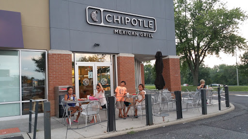 Mexican Restaurant «Chipotle Mexican Grill», reviews and photos, 2000 Clements Bridge Rd #119a, Deptford Township, NJ 08096, USA