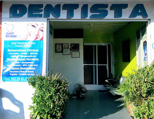 Dental Vazquez Cholula, Avenida 2 Poniente 1326, entre 13 y 15 norte, Barrio de San Juan Calvario, 72760 Cholula de Rivadabia, Pue., México, Dentista | PUE
