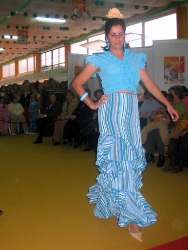 بالصور // عرض أزياء أندلسى للملابس التقليدية (( فتيات وسيدات )) فقط من أمواج DESFILE%25252035