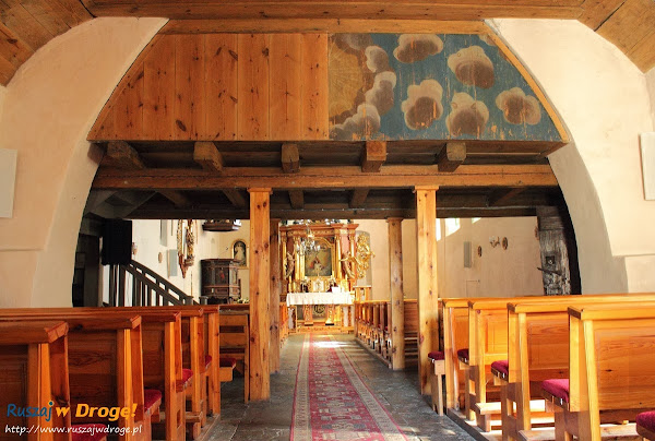 wnętrza kościoła w Jezierniku