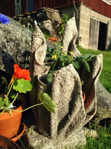 Tomtebo Trädgård: Betong Handduk