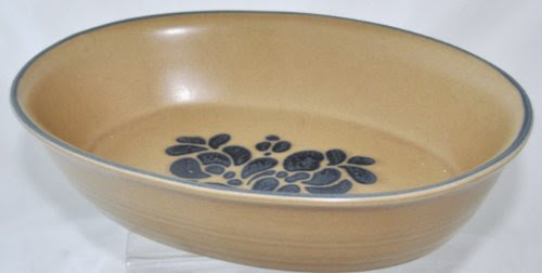  Pfaltzgraff FOLK ART Oval Baker 10