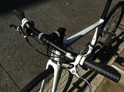 第２種目の自転車は午後４時２０分にスタート 午後８時１８分過ぎに６０キロを走破