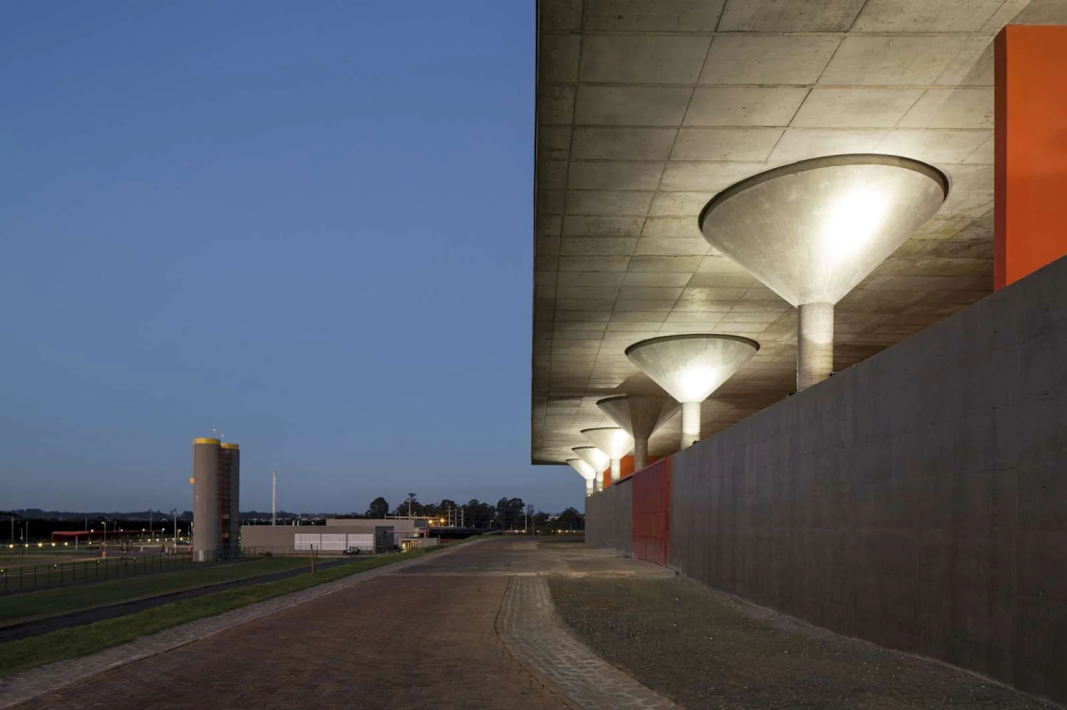 Santander Data Center by Loeb Capote Arquitetura e