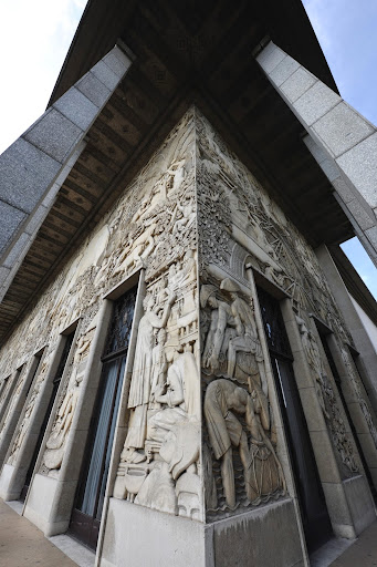 Palais de la Porte Dorée
