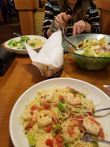 Italian Restaurant «Olive Garden», reviews and photos, 3 Orchard Hill Park Dr, Leominster, MA 01453, USA