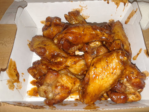 Chicken Wings Restaurant «Buffalo Wild Wings», reviews and photos, 15745 15 Mile Rd, Charter Twp of Clinton, MI 48035, USA