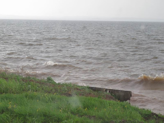 Русгидро уровень воды в рыбинском водохранилище. Рыбинское водохранилище шторм. Куйбышевское водохранилище шторм. Шторм на Рыбинском водохранилище. Шторм на Каховском водохранилище.