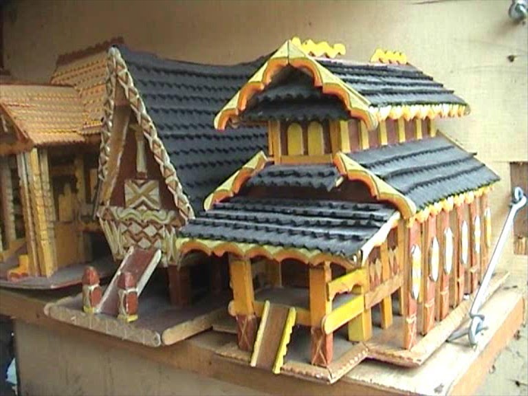 bursakreasi Kerajinan  Miniatur Rumah Adat dari Limbah Kayu 