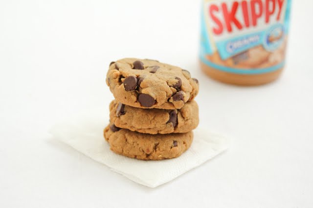 photo of a stack of three cookies