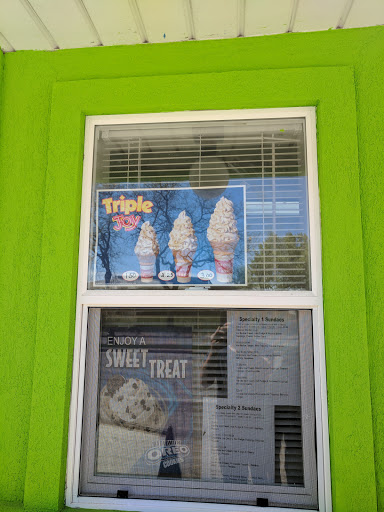 Ice Cream Shop «Brain Freeze Ice Cream Shop», reviews and photos, 640 Dixie Hwy, Rossford, OH 43460, USA