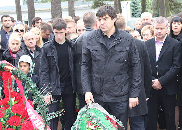 Ветераны сборной Беларуси и ХК «Юность» сыграли матч в память о Руслане Салее