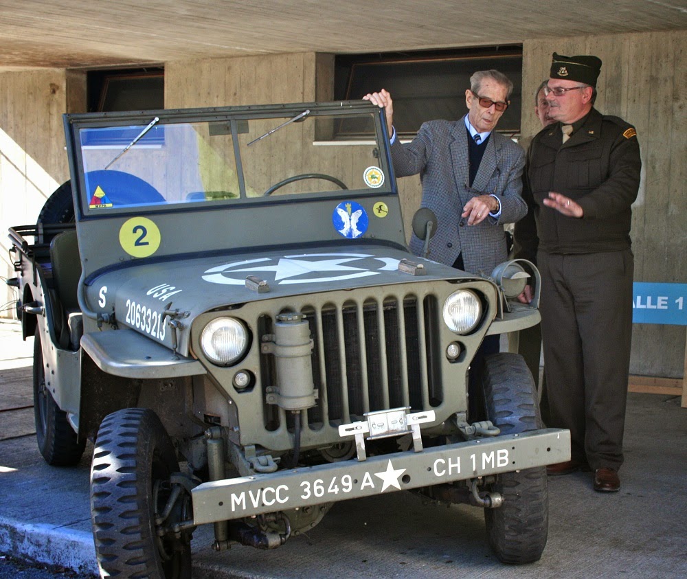 Regele Mihai, la expoziția de mașini militare de epocă din Nyon, Elveția Regele Mihai, la expoziția de mașini militare de epocă din Nyon, Elveția