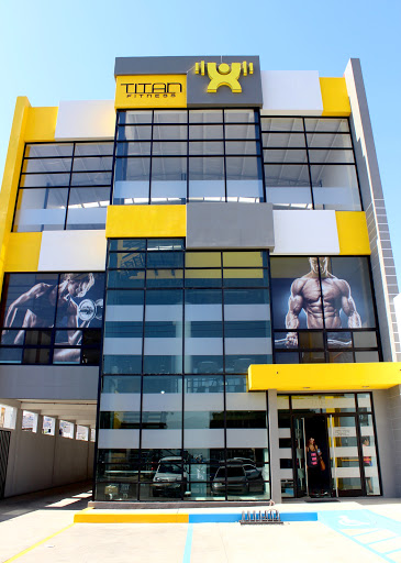 Titan Fitness, Avenida Castillo 777, Centro, 22800 Ensenada, B.C., México, Gimnasio | BC