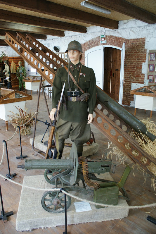 Шикарный военный музей в посёлке 