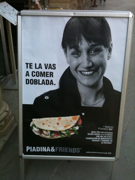 Cartel de un anuncio de comida rápida